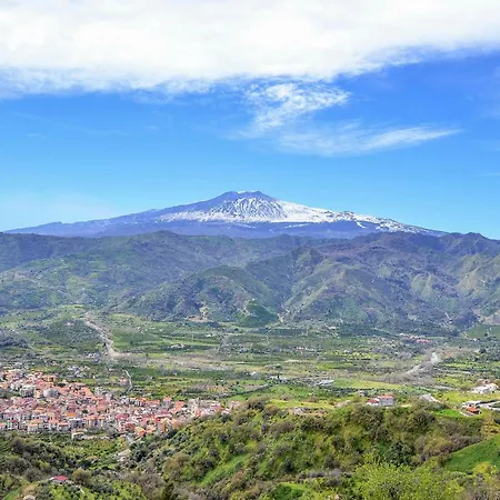 Beautiful In Acicatena With Kitchen Holiday home